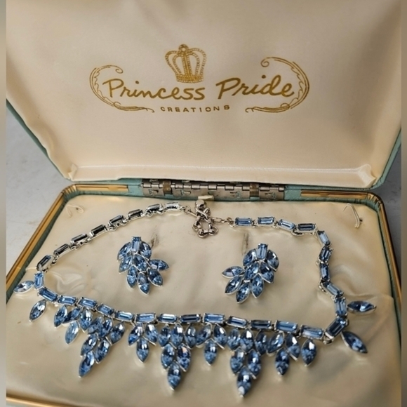 Vintage ice blue‎ rhinestone with matching earrings - Picture 5 of 7